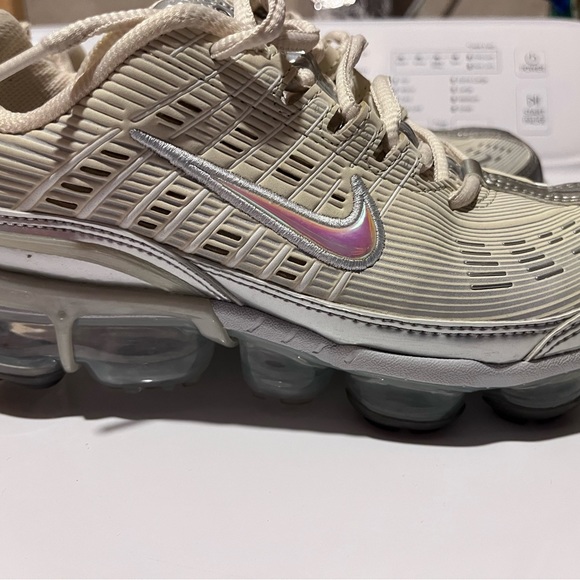 Women’s Nike Beige Vapormax - Picture 3 of 5